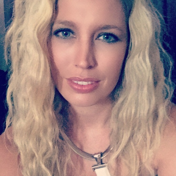 Meet your Posher, Amanda - Picture 4 of 6